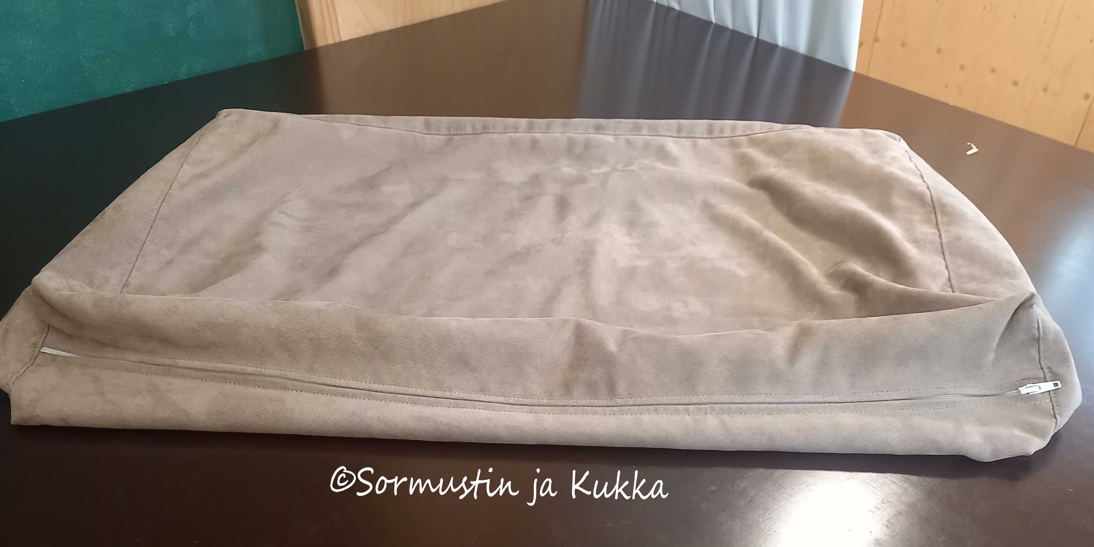 Kuva Sormustin ja Kukka